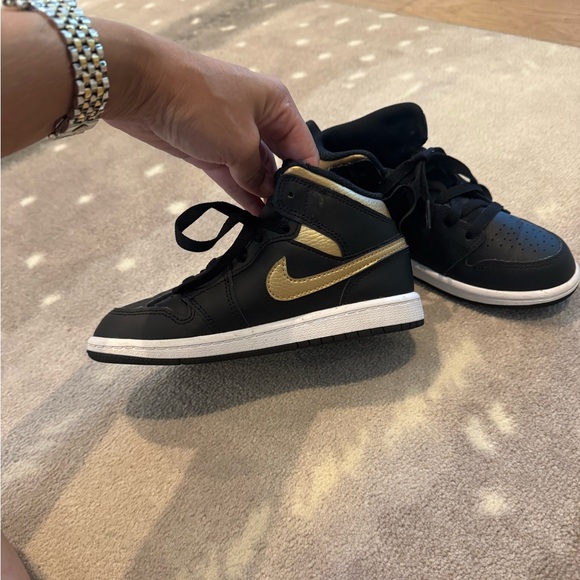 Black and gold boys high top nikes - Picture 1 of 5